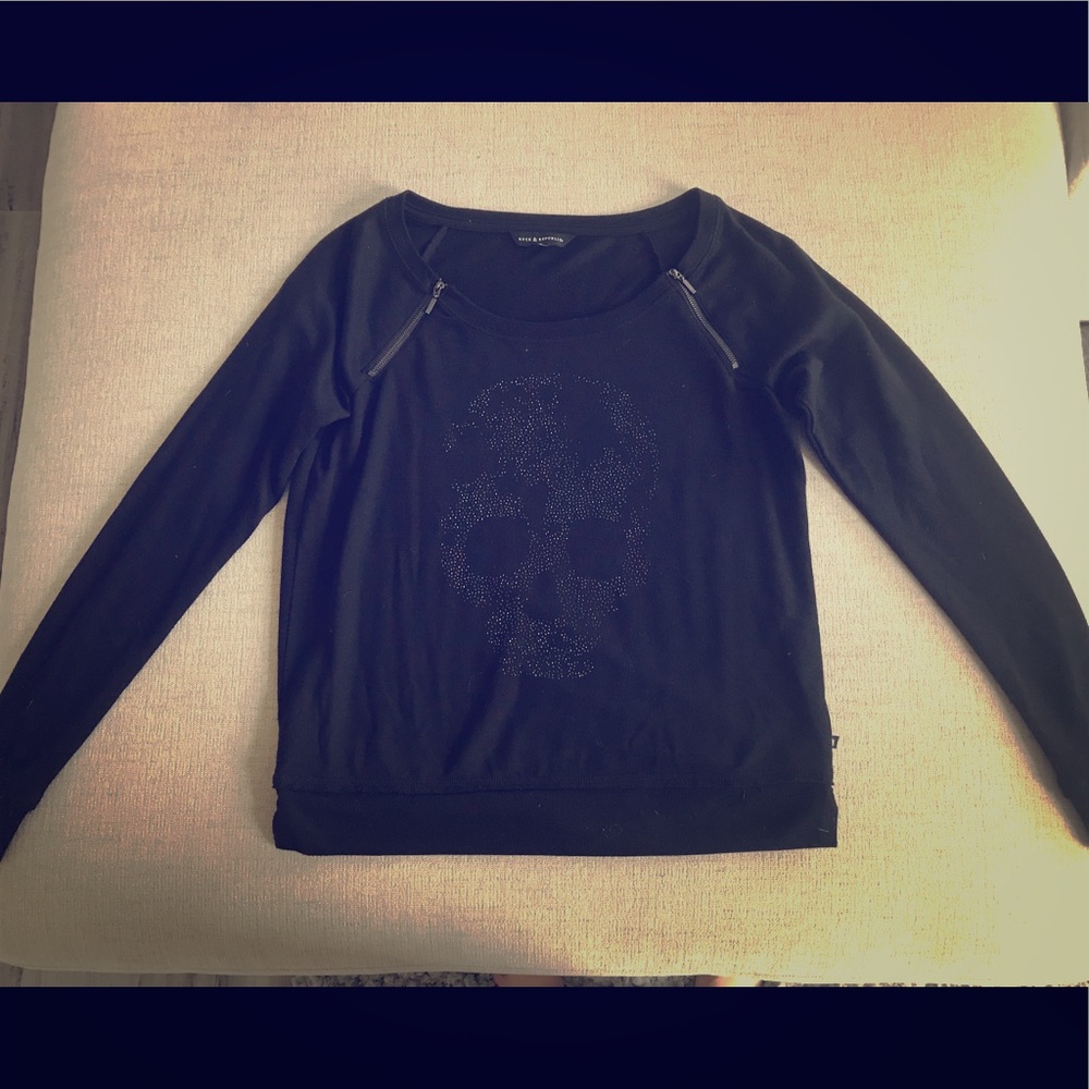 ROCK & REPUBLIC Crystal Skull long sleeve